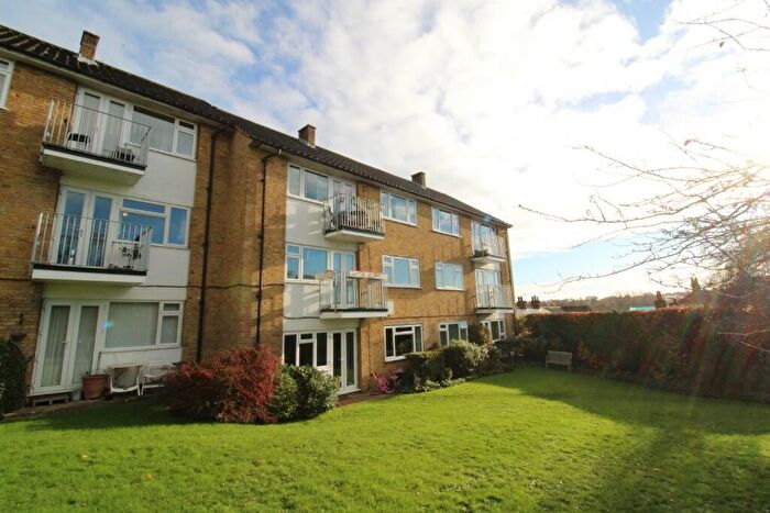 2 Bedroom Apartment For Sale In Sumner Road, Farnham, Surrey, GU9