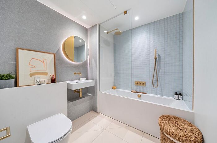2 Bedroom Flat For Sale In Peninsula Riverfront, Cutter Lane, Greenwich Peninsula, SE10