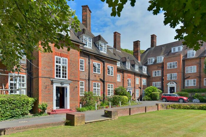 3 Bedroom Flat For Sale In Hampstead Way, NW11
