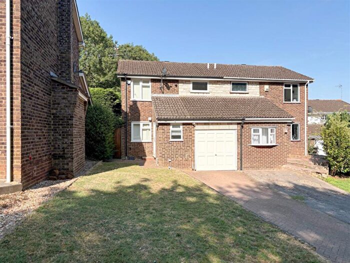 3 Bedroom House To Rent In Grasmere Way, Linslade, LU7