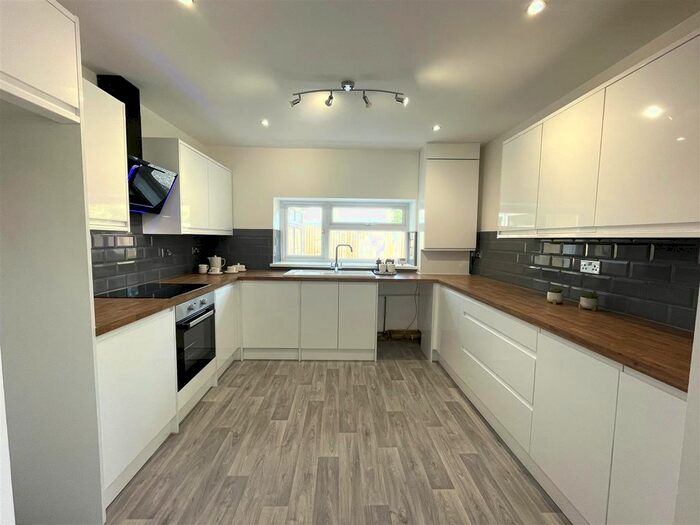 5 Bedroom Detached House To Rent In Betws Road, Betws, Ammanford, SA18