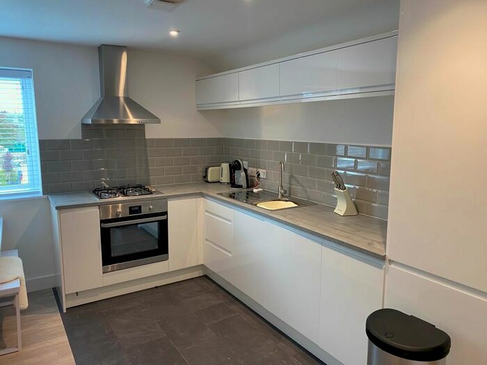 1 Bedroom Flat To Rent In Kensington Court, Bath, Somerset, BA1