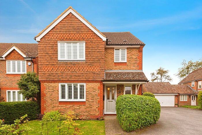 3 Bedroom Detached House For Sale In Arnold Close, Stoke Mandeville, Aylesbury, HP22