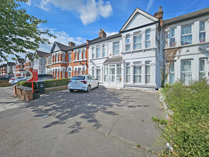 3 Bedroom Terraced House For Sale In Goodmayes Lane, Ilford, IG3