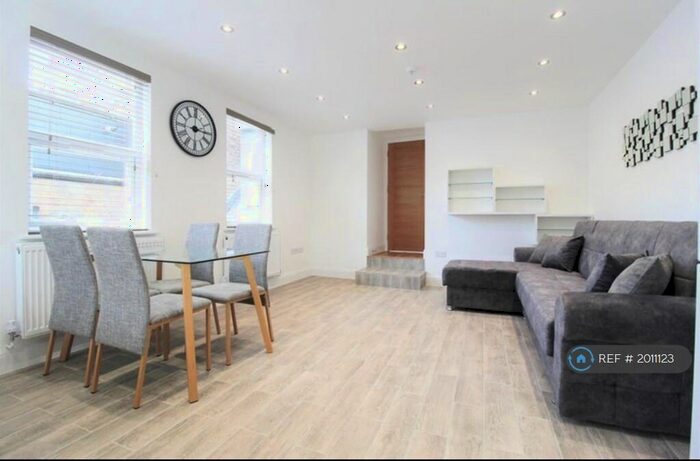 3 Bedroom Flat To Rent In Alexandra Park Road, London, N22
