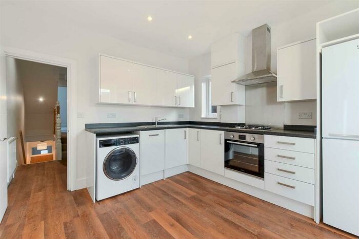 2 Bedroom Flat To Rent In Brenthurst Road, Willesden, NW10