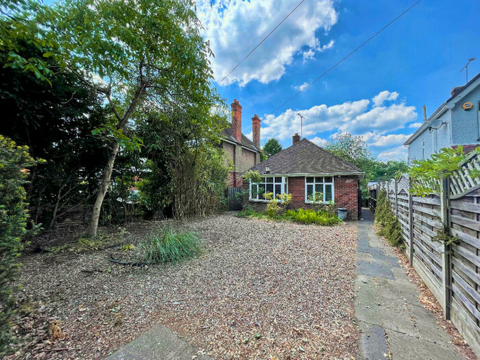 2 Bedroom Bungalow To Rent In Frimley Road, Camberley, GU15