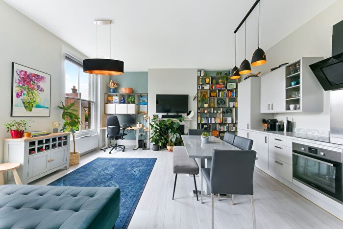 1 Bedroom Flat To Rent In Nightingale Mansions, SW12