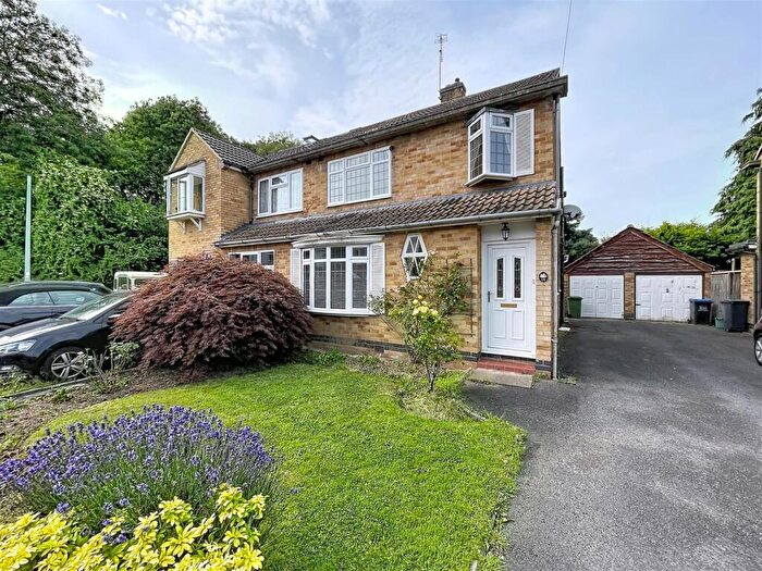 3 Bedroom Semi Detached House For Sale In Brooke Road, Kenilworth, CV8