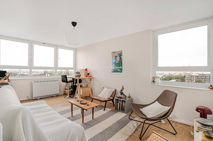 2 Bedroom Apartment For Sale In Roman Road, London, E2