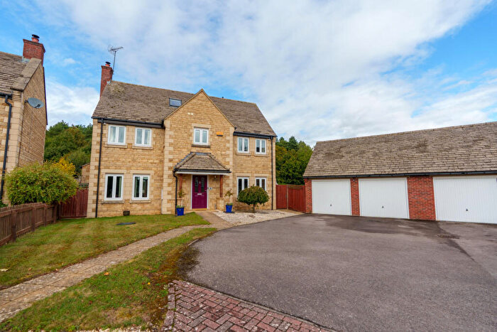 6 Bedroom Detached House For Sale In The Paddocks, Stanion, NN14