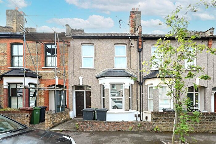 2 Bedroom Flat To Rent In Bakers Avenue, Walthamstow, London, E17