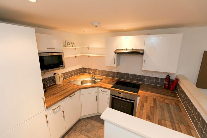 2 Bedroom Block Of Flats To Rent In Beckhampton Street, Swindon, SN1