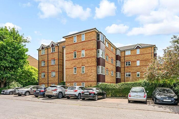 1 Bedroom Flat For Sale In Higham Station Avenue, Chingford, E4