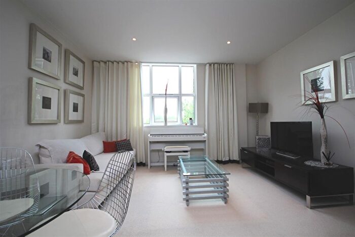 1 Bedroom Flat To Rent In Bromyard House, Bromyard Avenue, W3