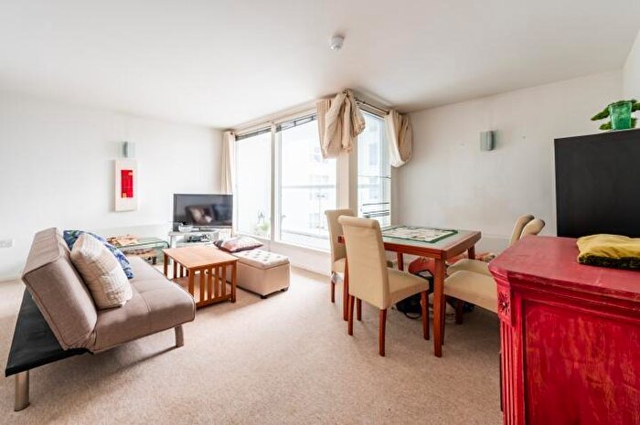 2 Bedroom Flat For Sale In Corona Building, Blackwall Way, London, E14