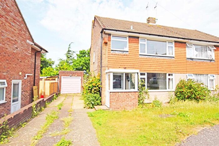 3 Bedroom Semi Detached House For Sale In Penshurst Close, Rainham, Gillingham, ME8