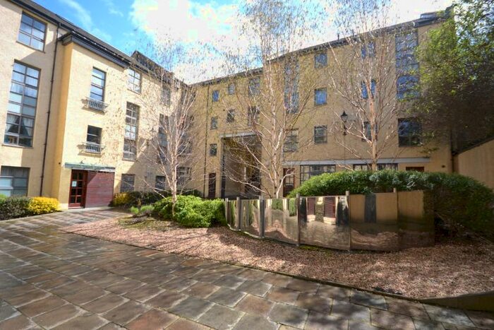 2 Bedroom Flat To Rent In Old Tolbooth Wynd, Central, Edinburgh, EH8
