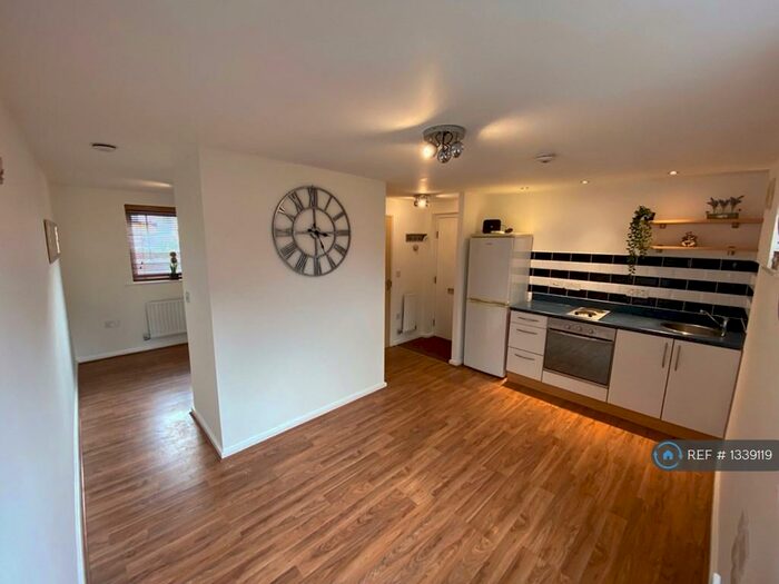 1 Bedroom Flat To Rent In Follager Road, Rugby, CV21