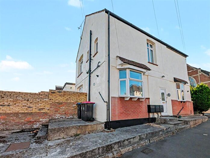 1 Bedroom Flat To Rent In Eastwood Boulevard, Westcliff-On-Sea, SS0