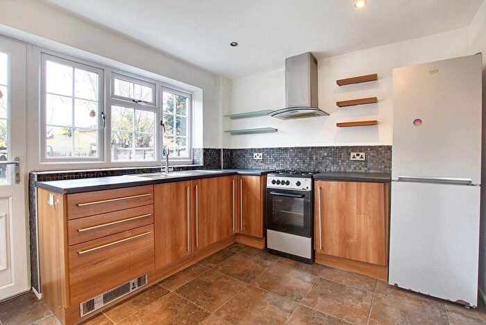 3 Bedroom Terraced House For Sale In Waldale Drive, Leicester, LE2