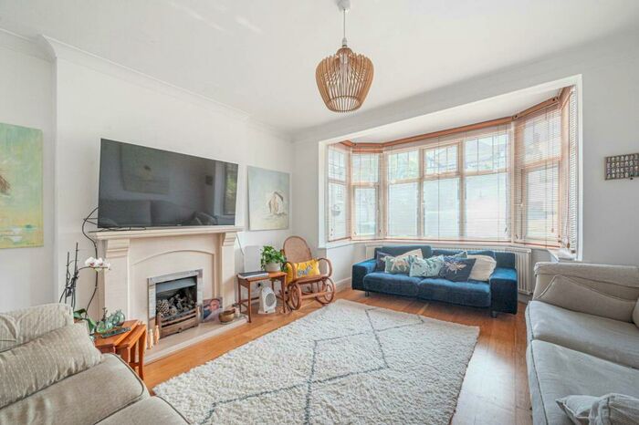 5 Bedroom House To Rent In Nether Street, , Woodside Park, London, N3