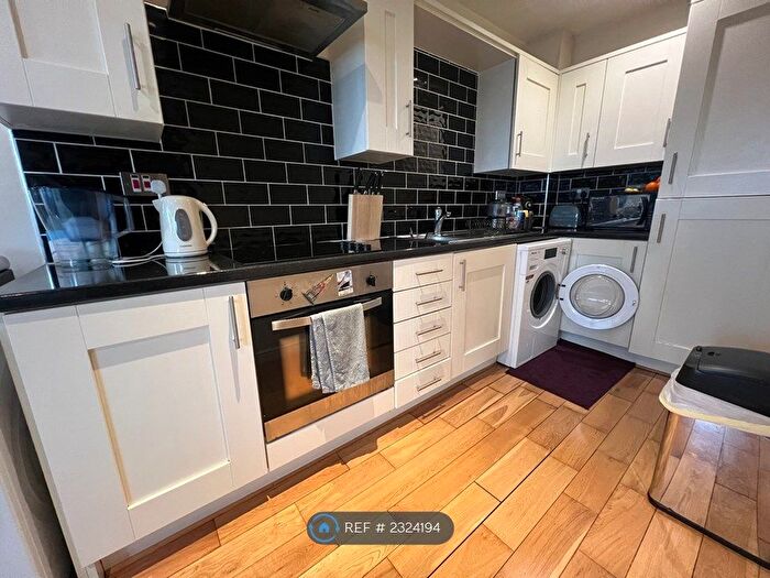 2 Bedroom Flat To Rent In Richardshaw Lane, Pudsey, LS28