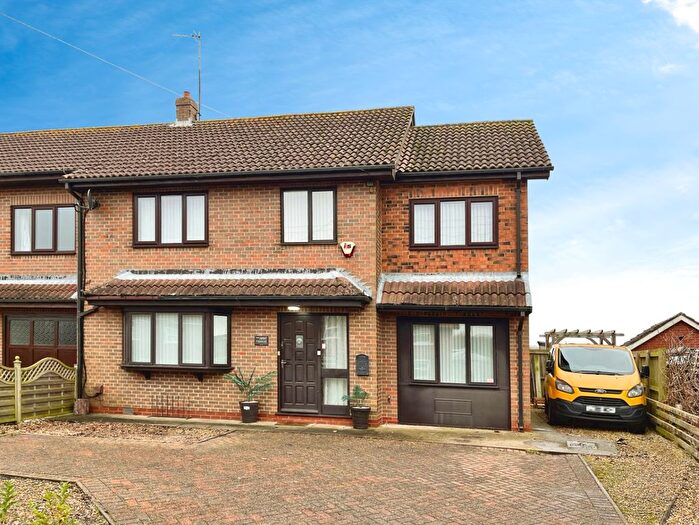 5 Bedroom Semi-Detached House For Sale In Long Street, Rudston, Driffield, East Riding Of Yorkshire, YO25