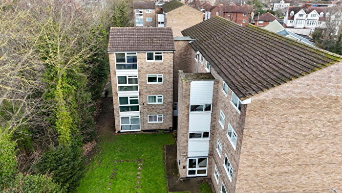 1 Bedroom Flat For Sale In Holdbrook Way, Harold Wood, RM3