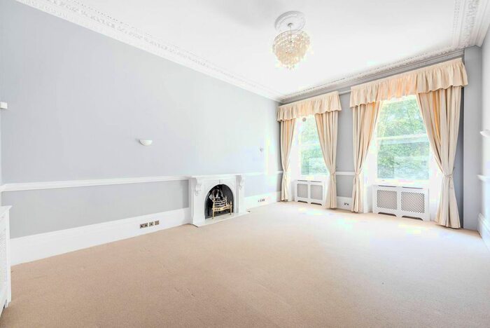 3 Bedroom Flat To Rent In Queens Gate Gardens, South Kensington, London, SW7