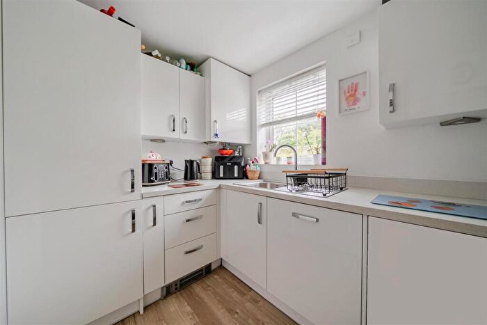 2 Bedroom Apartment For Sale In Rawlings Close, Compass Point, Swanage, BH19 - Photo 8