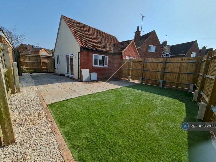 2 Bedroom Detached House To Rent In Montague Road, Warwick, CV34