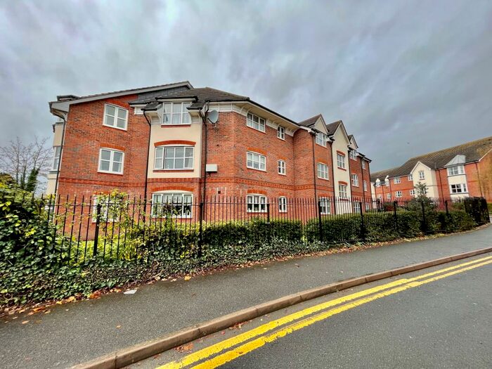 2 Bedroom Flat To Rent In Birch End, Warwick, CV34