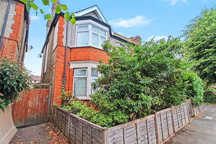 3 Bedroom Flat For Sale In Stonard Road, London, N13