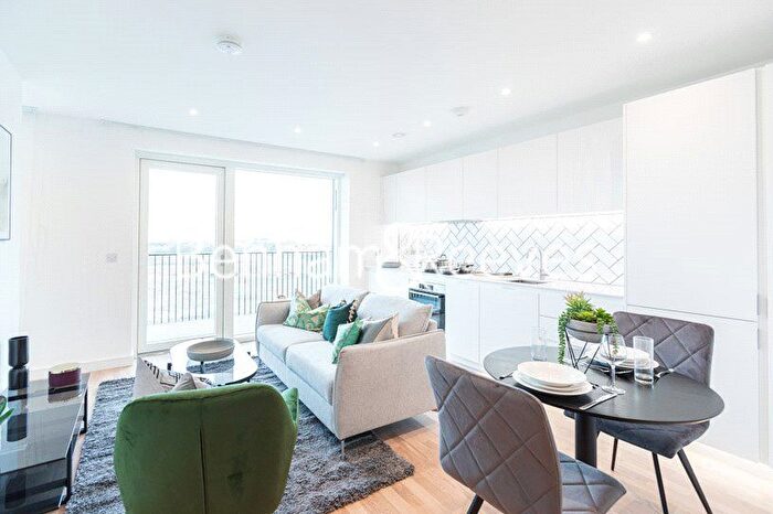 1 Bedroom Flat To Rent In Cedrus Avenue, Southall, UB1