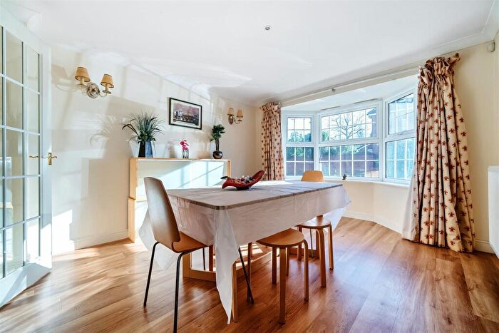 5 Bedroom House For Sale In Huron Drive, Liphook, GU30