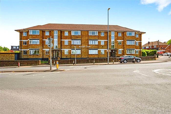 3 Bedroom Flat For Sale In West Street, Dunstable, Bedfordshire, LU6