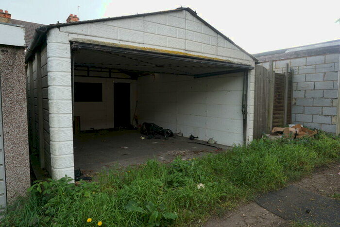 Garage / Parking To Rent In Garage Headley Drive, Gants Hill, Essex, IG2