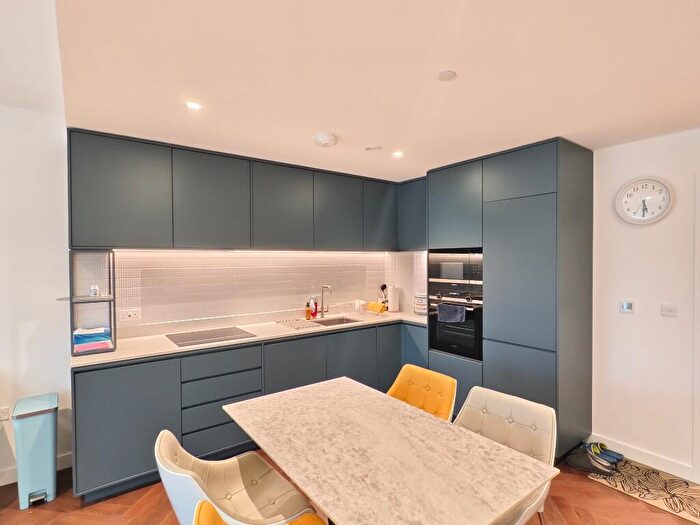 2 Bedroom Flat To Rent In Ribbon Lane, London, NW2