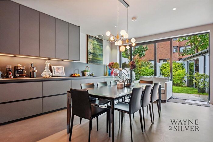 3 Bedroom Detached House To Rent In North End Road, London, NW11