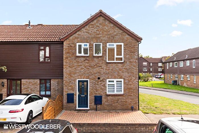 3 Bedroom End Of Terrace House For Sale In Shire Close, Broxbourne, EN10