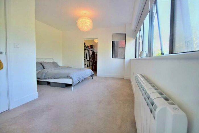 1 Bedroom Apartment To Rent In Kingfisher House, Walton Street, HP21