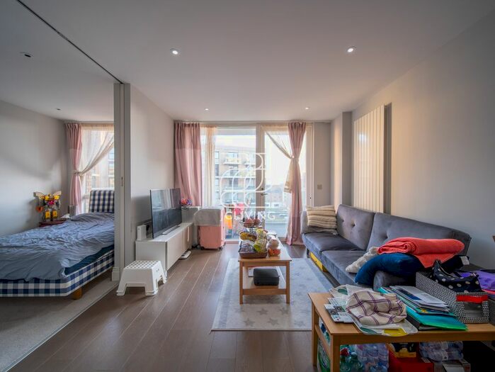 3 Bedroom Flat To Rent In Hamond Court, London, KT2