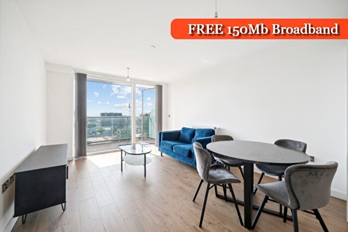 1 Bedroom Flat To Rent In Stylus Place, Hayes, UB3