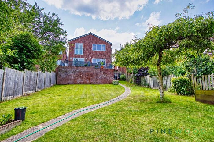 4 Bedroom Detached House For Sale In Church View, Clowne, S43