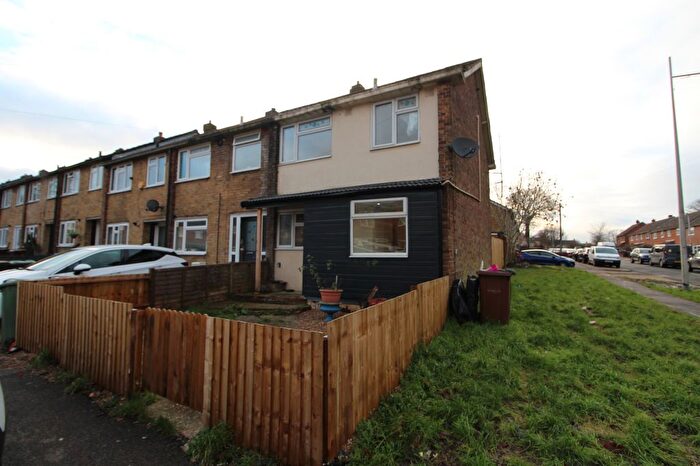 3 Bedroom End Terrace House To Rent In Silverweed Road, Chatham, ME5