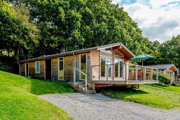 2 Bedroom Lodge For Sale In Stonerush Lakes, Lanreath, Looe, Cornwall, PL13