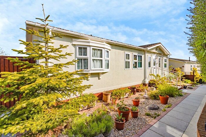 2 Bedroom Park Home For Sale In Grange Road, Paignton, TQ4