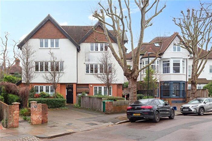 2 Bedroom Flat To Rent In Sheen Gate Gardens, London, SW14