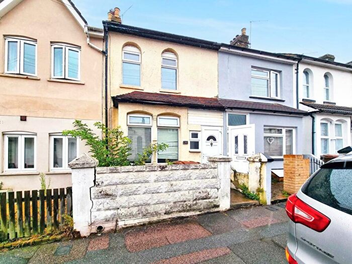 2 Bedroom House To Rent In Canterbury Street, Gillingham, ME7